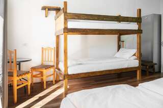 Отели типа «постель и завтрак» Ana Bed And Breakfast Vistisoara Четырехместный номер с видом на горы-2