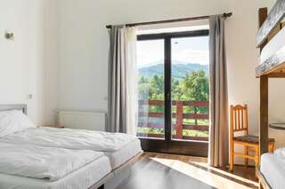 Отели типа «постель и завтрак» Ana Bed And Breakfast Vistisoara Четырехместный номер с видом на горы-4